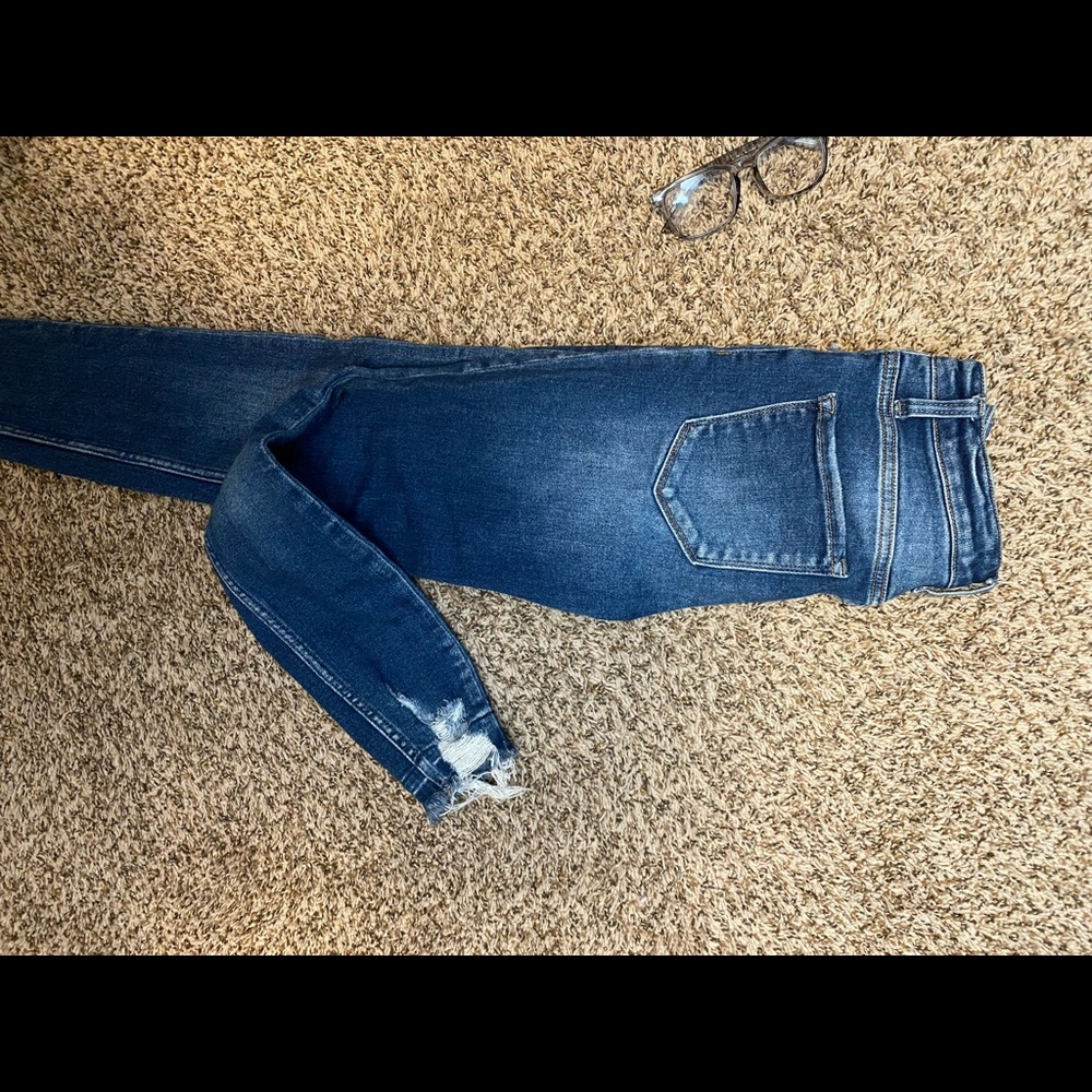 Really cute size 24 high rise stretchy jeans